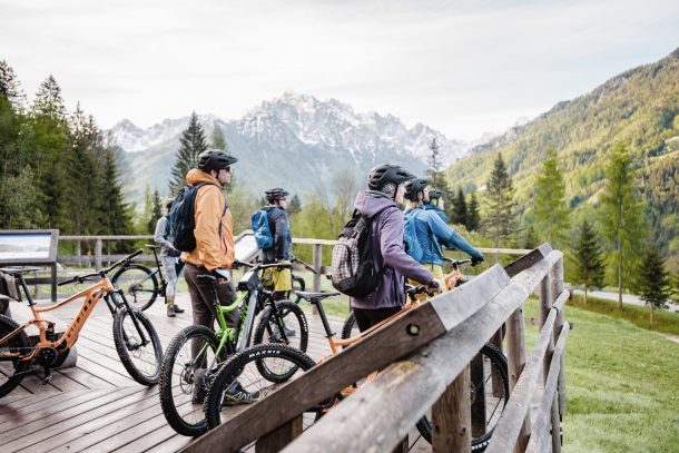 podkoren razgled z električnimi kolesi